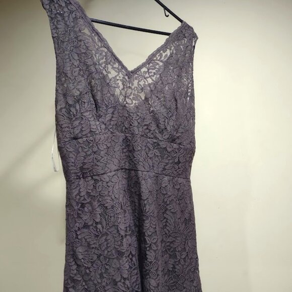 B2 JASMINE DARK PLUM PURPLE LACE OVER LINING SLEEVELESS FORMAL DRESS SIZE 22 - Picture 1 of 11